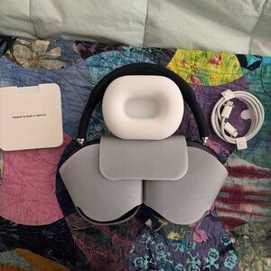 Apple airpod maxes - Midnight color - USB-C